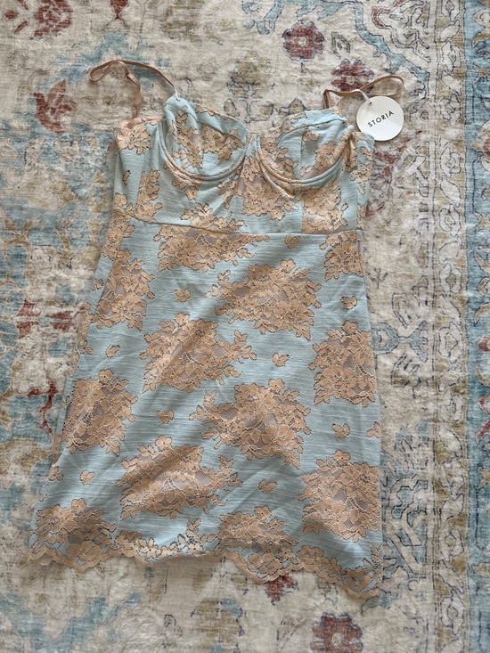 Mini Dresses - Picture 2 of 4